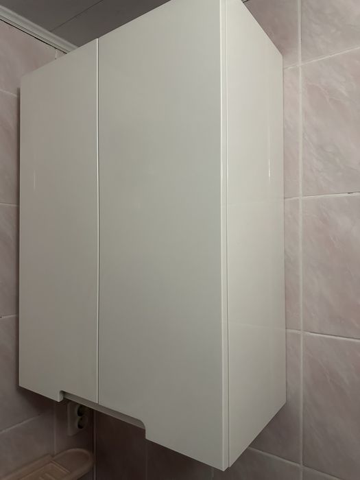 Навісна шафа у ванну кімнату