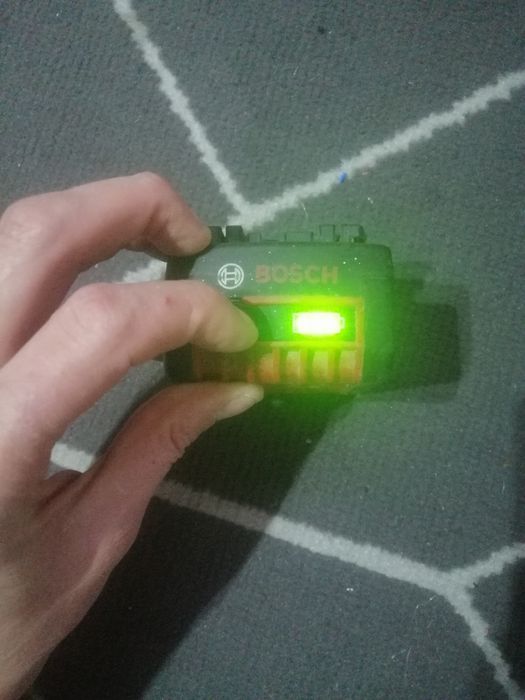 Продам акумулятор бош 2а 18в, 4а і 14.4в 3 а