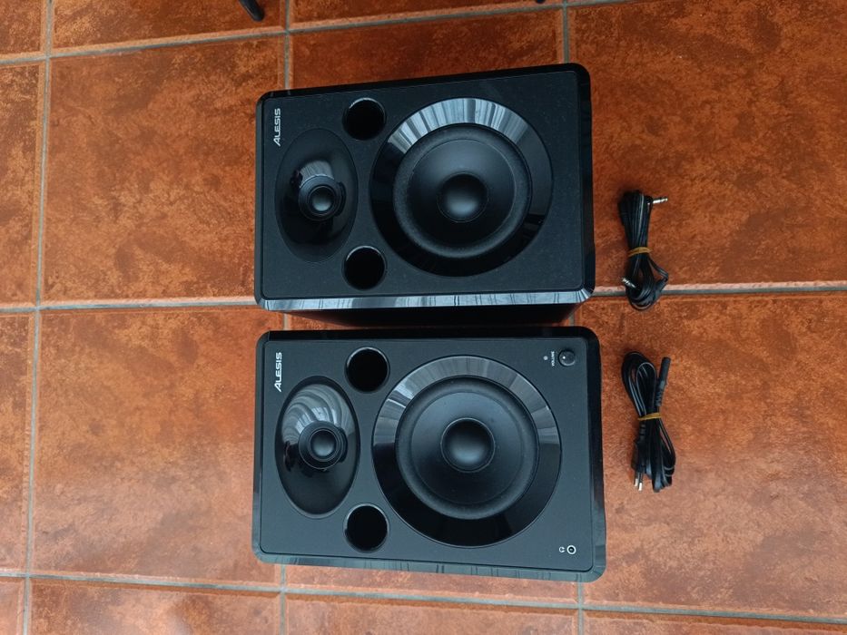 2 Colunas Alesis  para Estúdio Caseiro