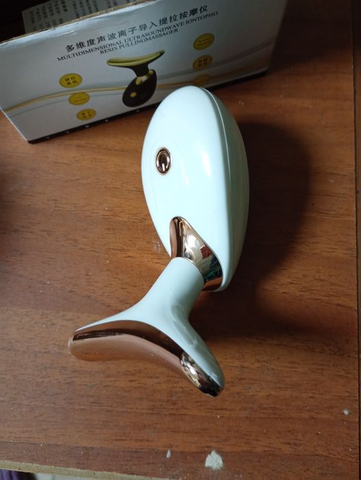 Масажер для шиї .