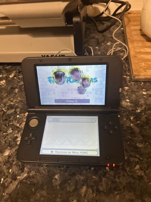 Nintendo 3ds xl + jogos, incluíndo Pokemon Black Version 2 CIB