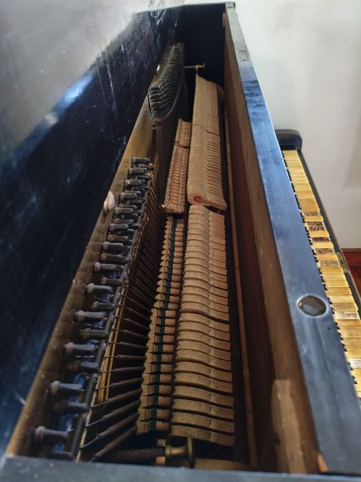 Piano vertical Clássico