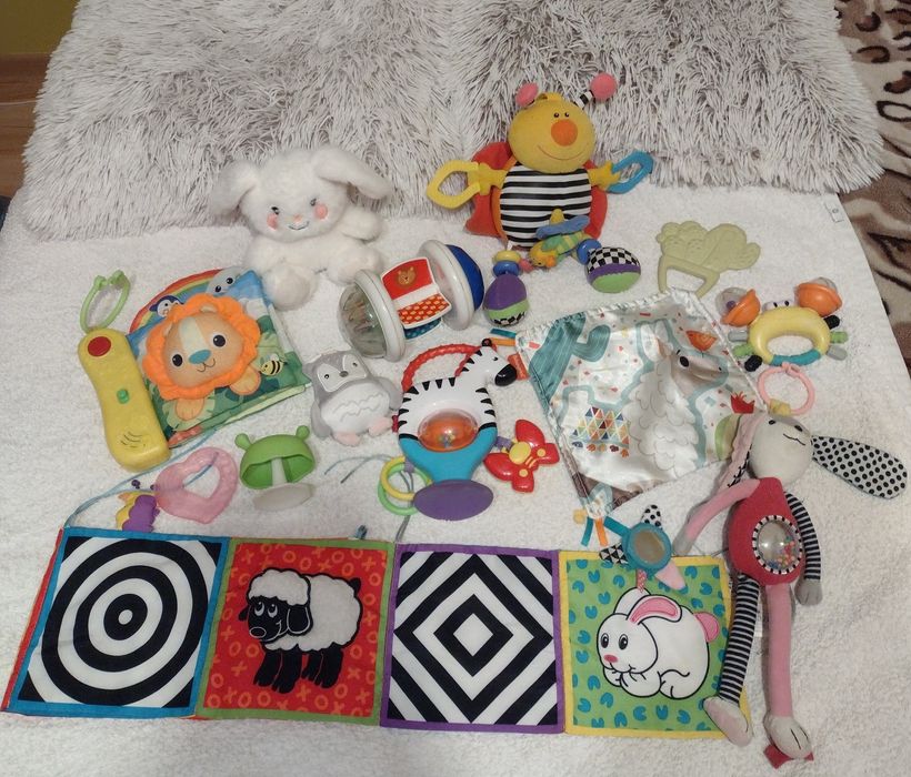 Zestaw zabawek niemowlęcych