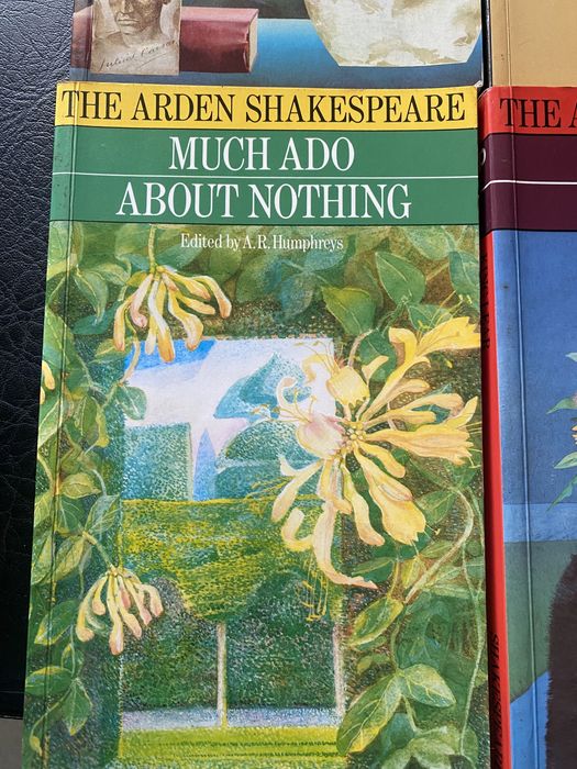 Livros de Shakespeare, em inglês, para estudantes de curso superior.