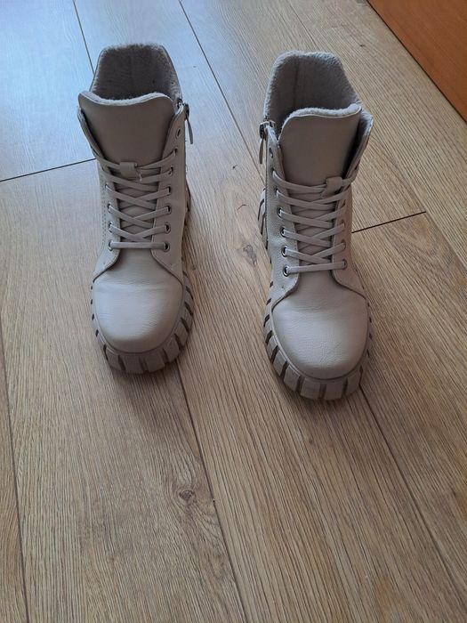 Buty na zimę  kolor beżowy