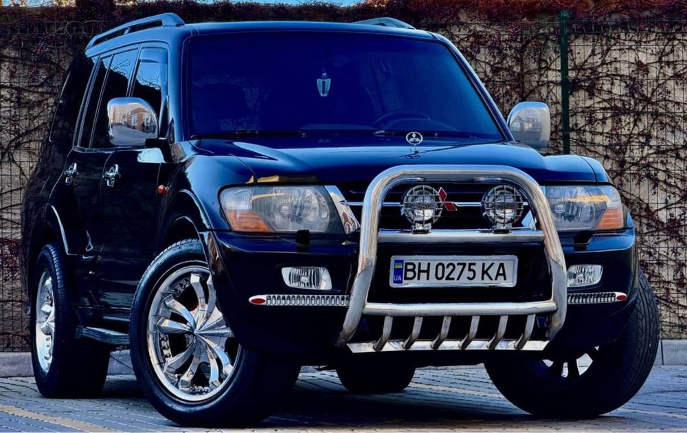 Авто в ідеальному стані, все працює, кузов без гнилі, рами цілі, ходова без проблем. Машина на ходу, ніколи не підведе ні при яких обставинах.
Цікавить обмін на щось економне, 3.5 л бензин для мене забагато, з вашою доплатою або ключ на ключ 
З обміном, або продажем не поспішаю, тому пишіть, питайте, відповім на всі питання)
Торг присутній)