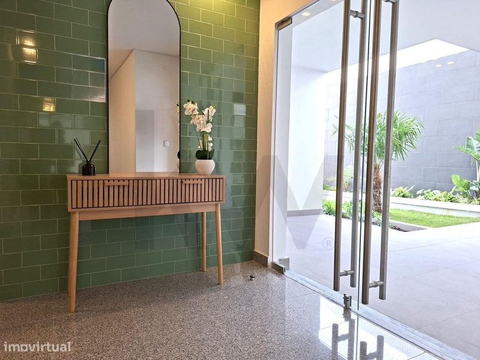 Apartamento T2 em Condomínio privado com Varandas, Piscina e Ginásio |