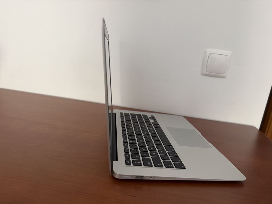 MacBook Air 2017491142189103206402