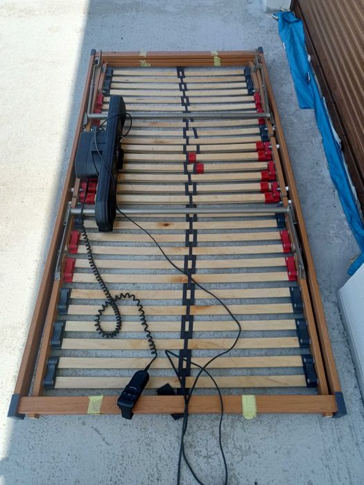 Stelaż łóżka rehabilitacyjnego z napędem elektrycznym