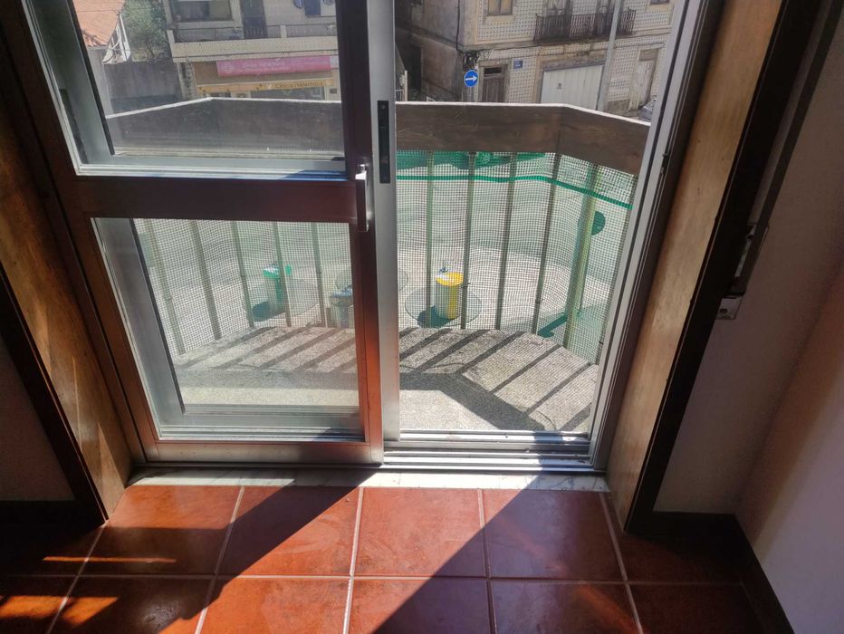 Quarto tranquilo c/ varanda, bastante ensolarado– ambiente familia