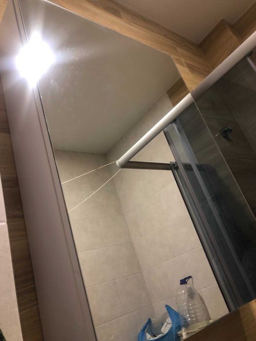 Зеркальный шкафчик с полками однодверный в ванную в отличном состоянии