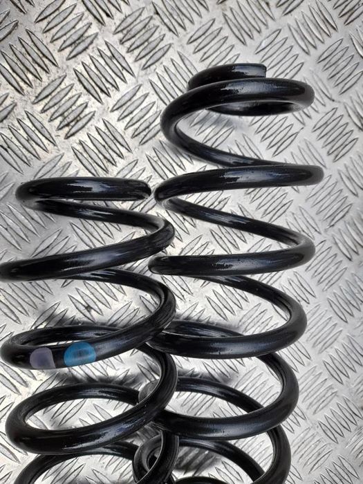 Mola de suspensão trás direita VOLKSWAGEN Passat (3C2)
