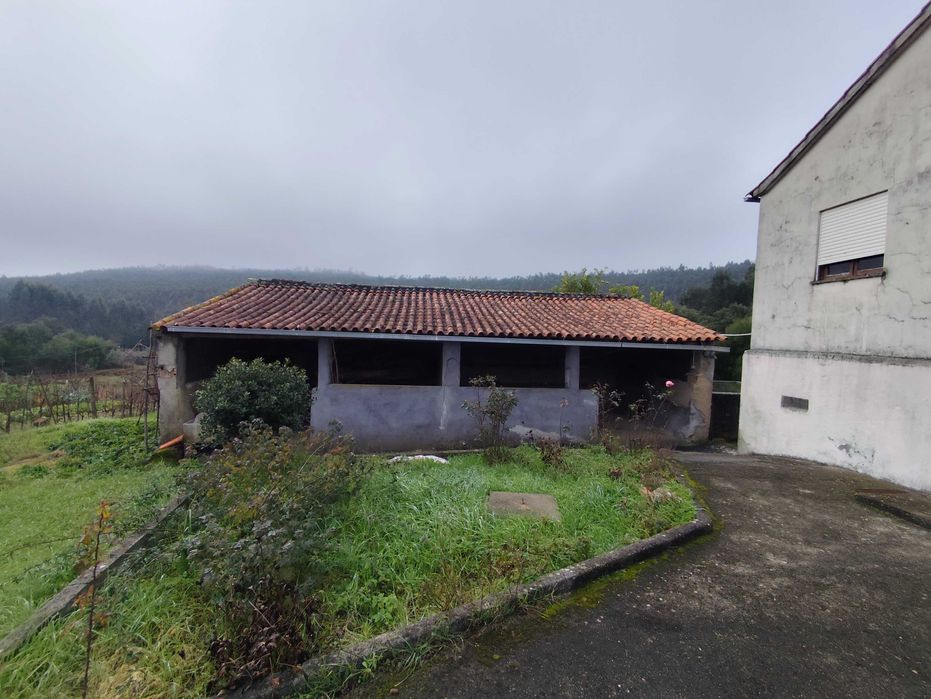 Moradia Isolada para Recuperar com Terreno