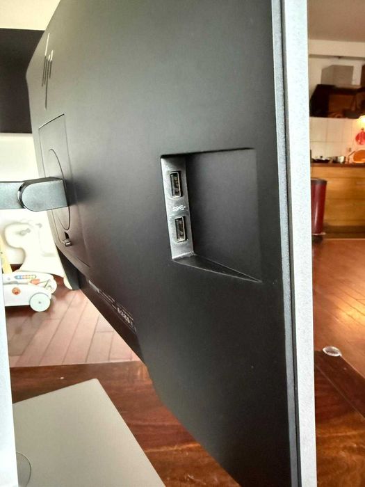 HP E243 24” IPS Full HD