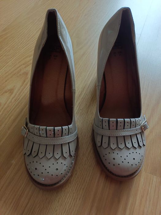 Buty damskie na obcasie