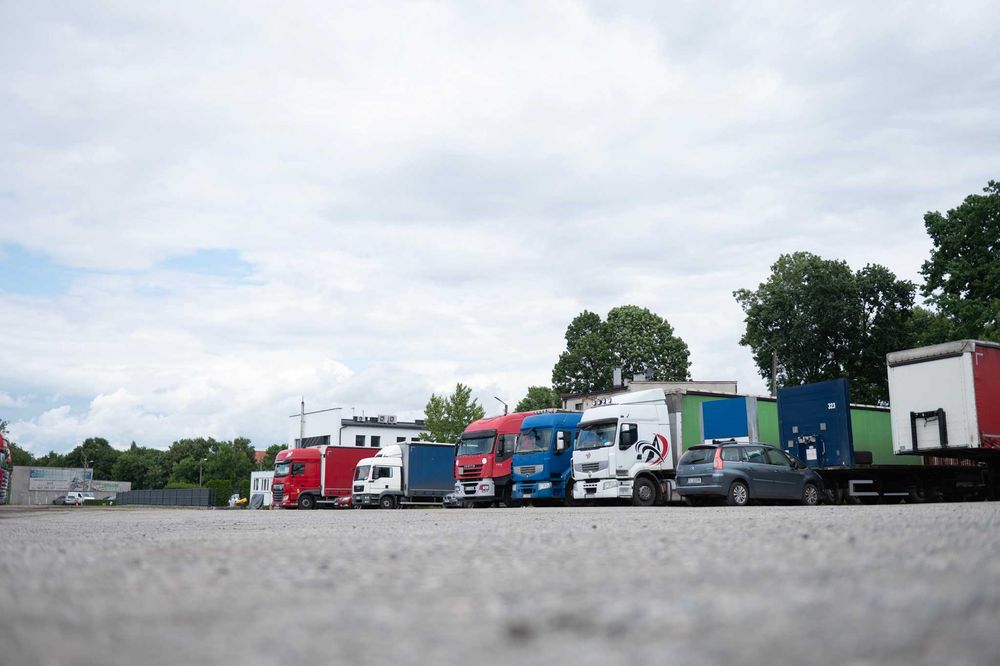 Wynajmę miejsca parkingowe dla ciężarówek, TIR-ów, naczep, ciągników - Widok 2