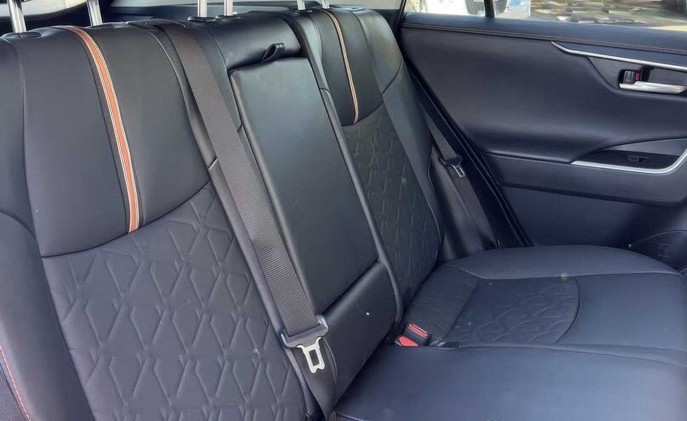 Toyota RAV4 XLE Premium      2023