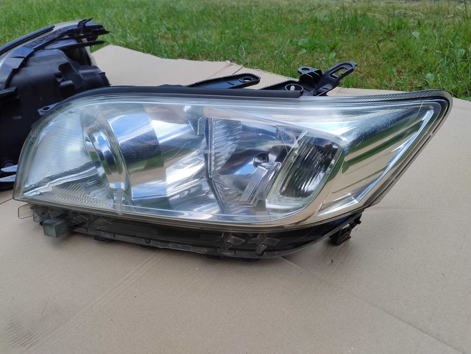 Komplet lamp Toyota RAV4 III – lewa i prawa