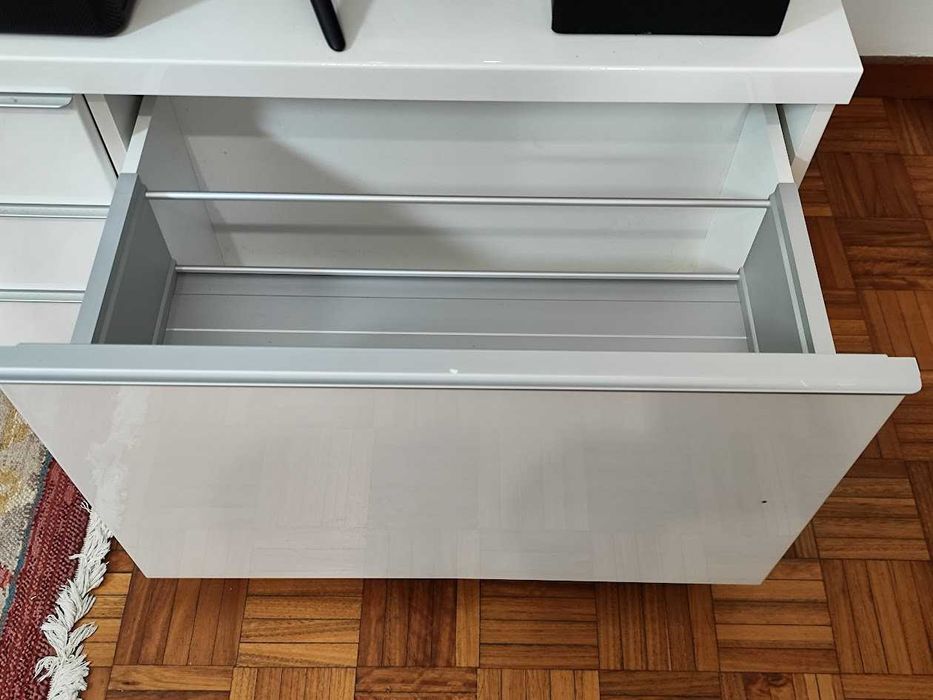 Móvel de TV IKEA BESTÅ BURS – Grande, Brilhante e com Estilo só 109€