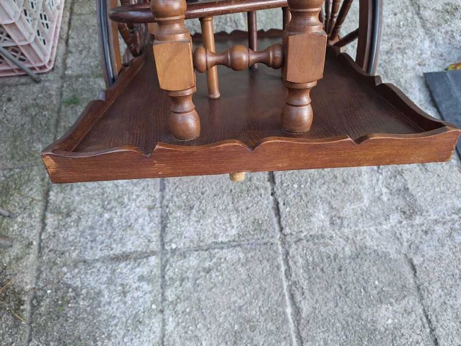 Carinho de bebidas para restauro