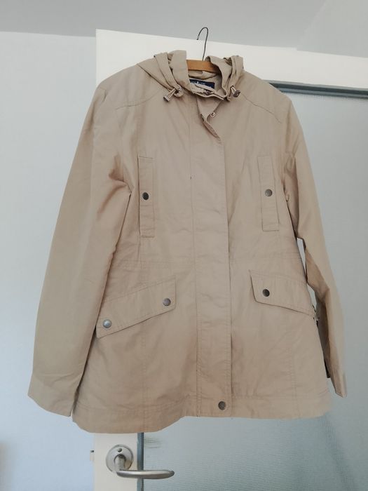 Oddam kurtkę  z kapturem M, wiosenno jesienną