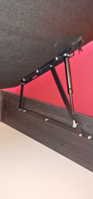 Cama solteiro com arrumação. 90cm×2metros de madeira.