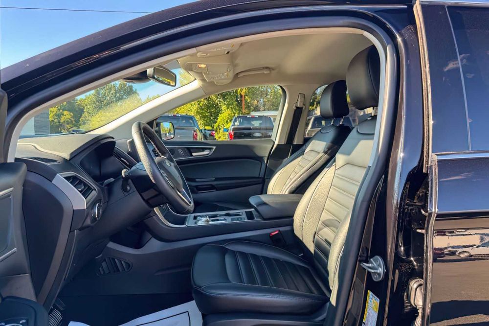 Ford Edge      2023
