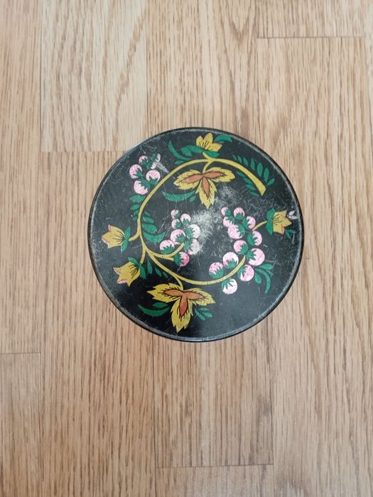 Жестяна шкатулка