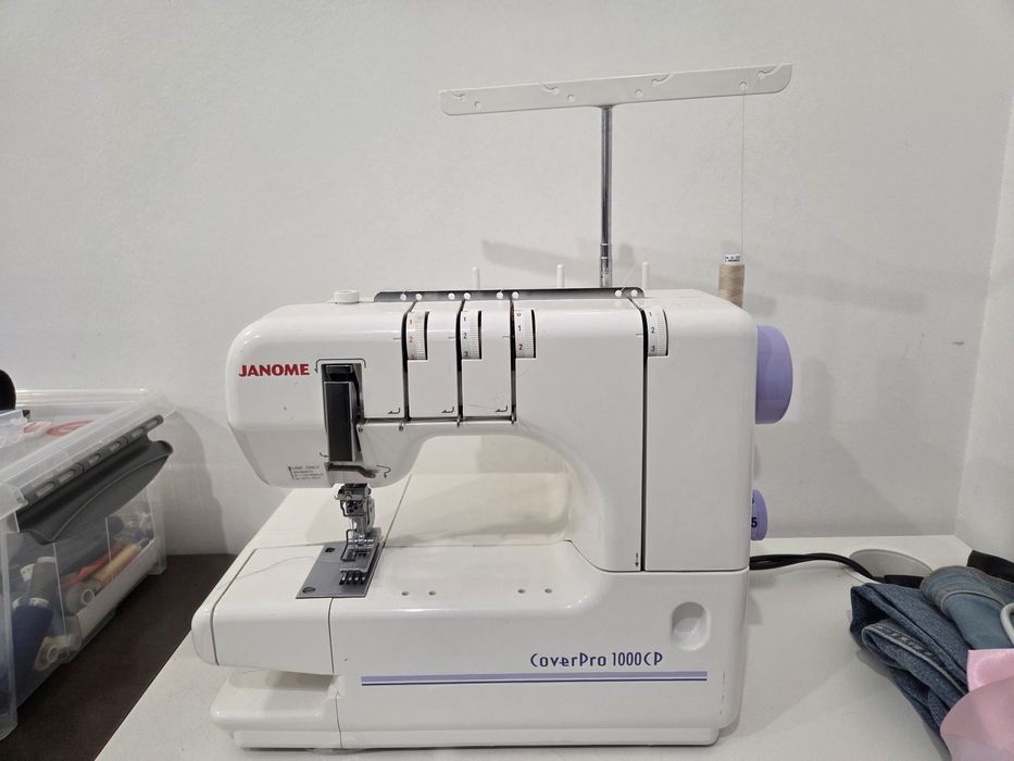 Maszyna do szycia renderka Janome