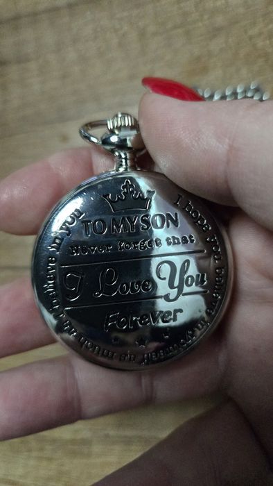 Zegarek z napisem Kocham Cię na Zawsze.
