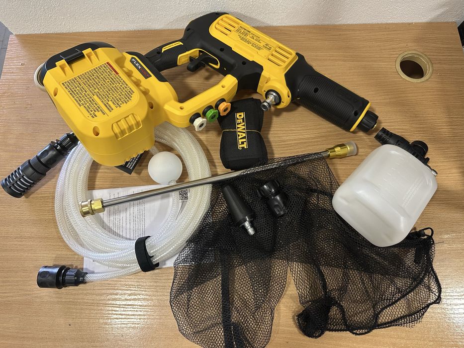 Мийка високого тиску DeWalt DCPW1000