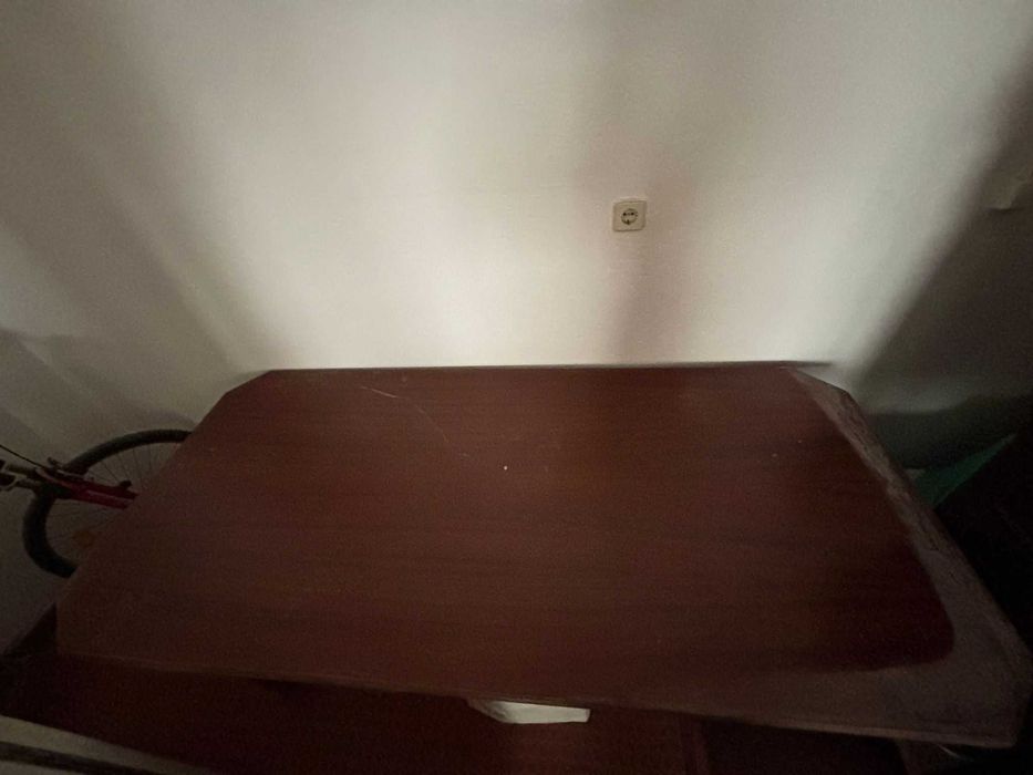 Vendo 2 mesas de madeira usadas