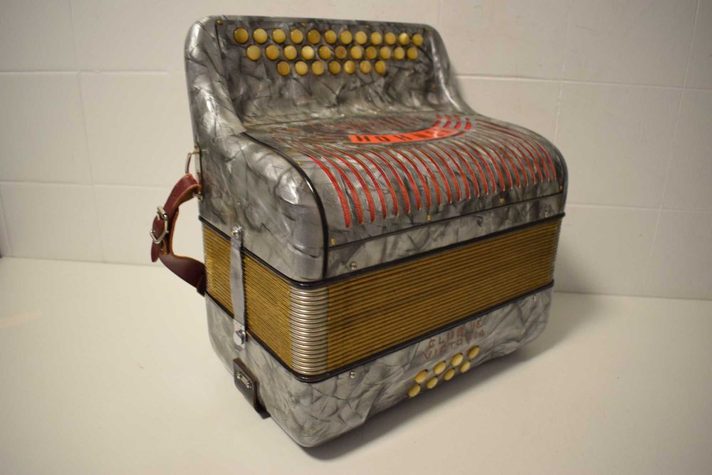 Concertina hohner club IIb Victoria 2 Voz. Tonalidade. C .  N 182
