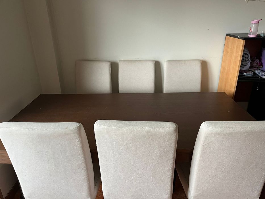 Mesa extensível de 6/8 lugares com cadeiras Ikea
