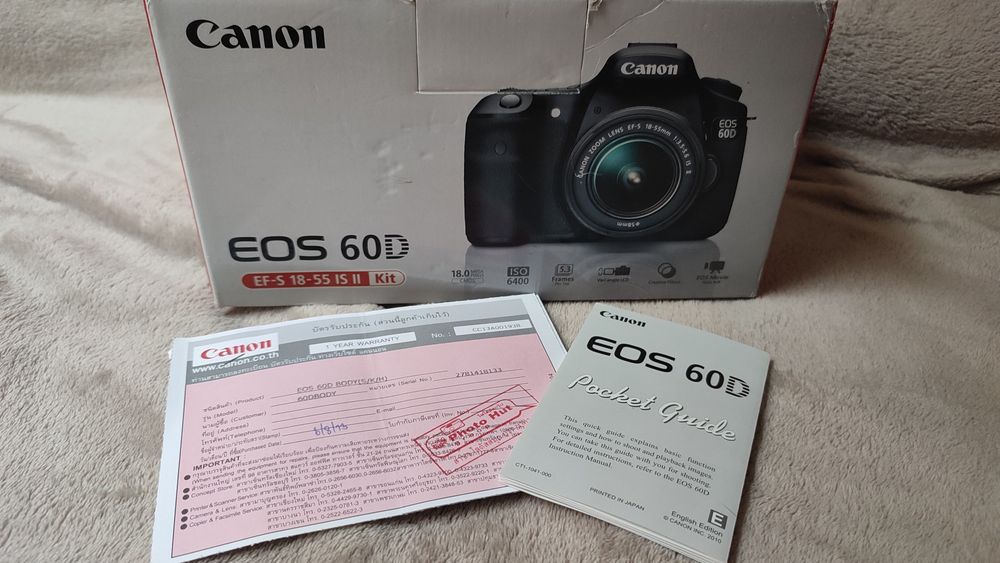 canon 60d с картой памяти, аккумулятором и зарядкой.