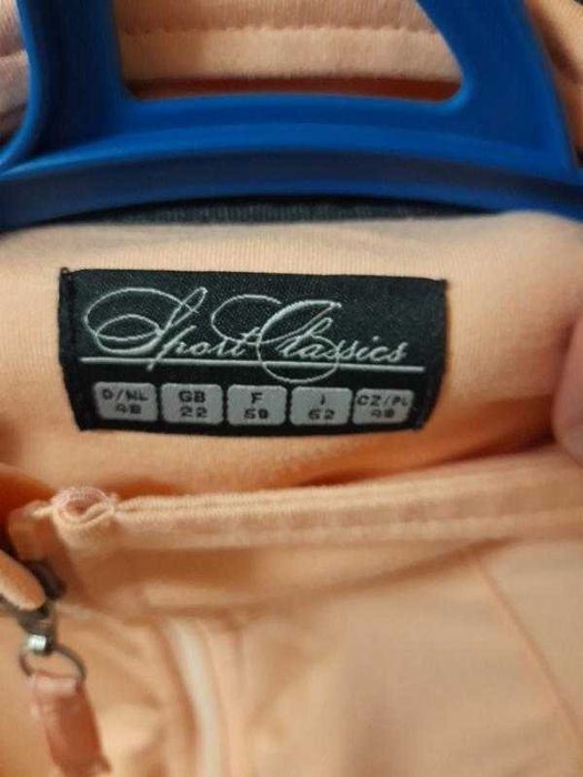 Кофта спортивна жіноча на замку