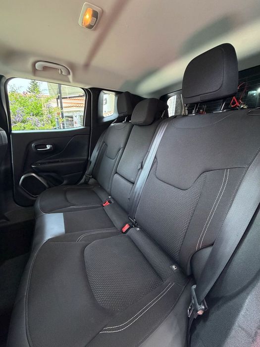 Jeep Renegade526216890019358727