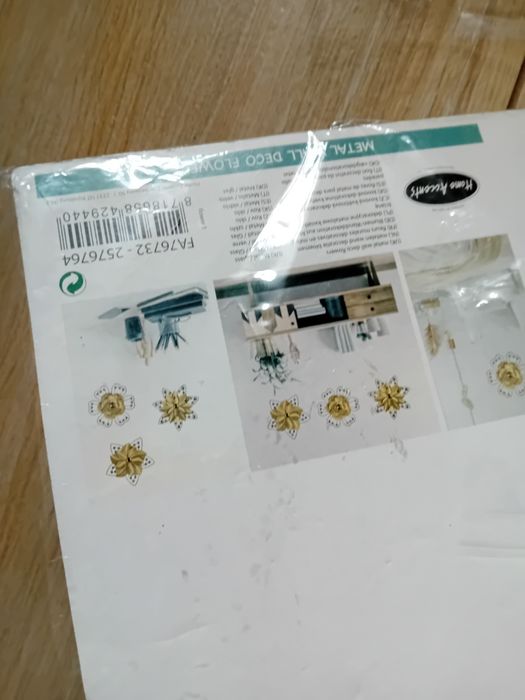 Kwiaty metalowe 2 szt złota ozdoba wisząca