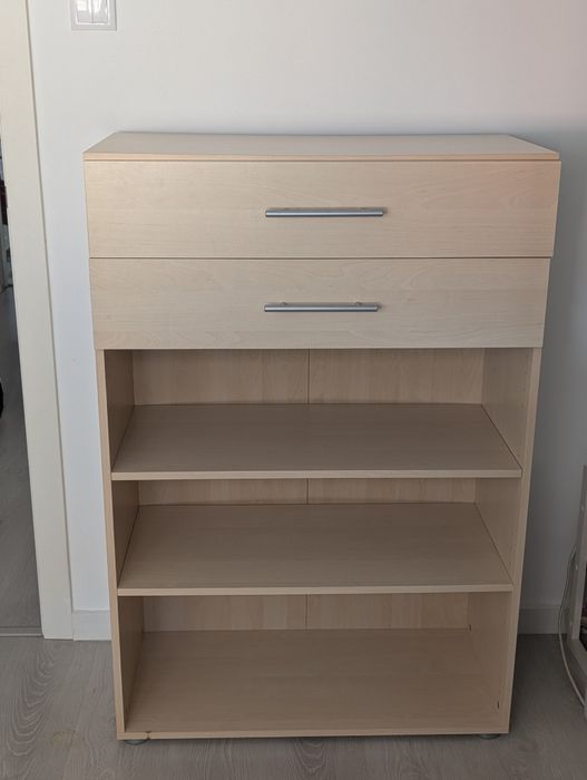 Estante de madeira com prateleiras e 2 gavetas