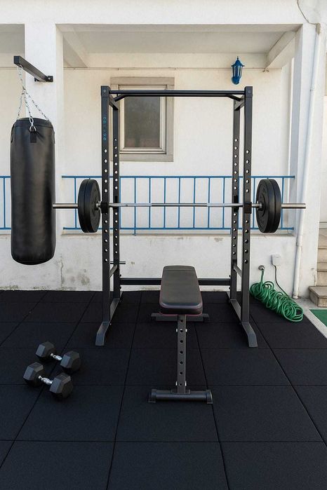 Quarto em Sobreda Margem Sul: Contrato + Água e Wifi Incluídos