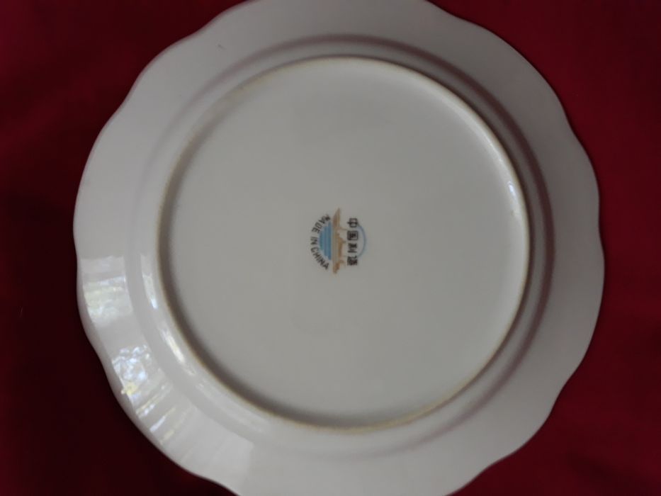 Śliczny nieużywany serwis obiadowy z chińskiej porcelany