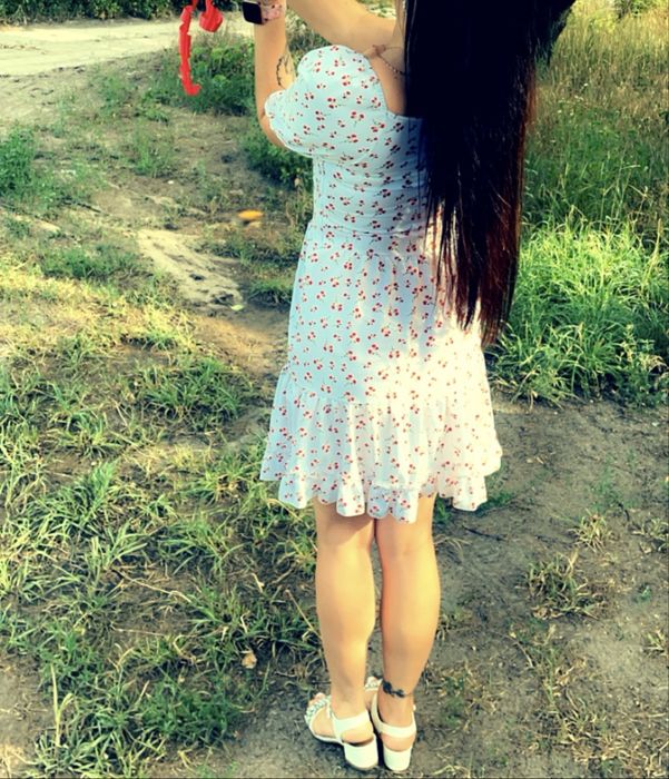 Платье белое в цветочек