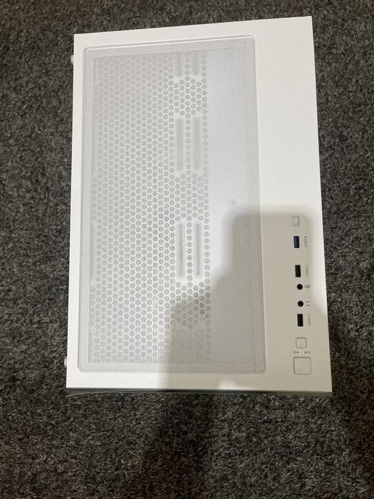 Caixa pc branca totalemnte nova pronta a usar