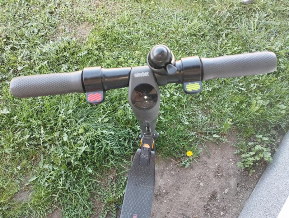 Hulajnoga elektryczna Ninebot KickScooter E25E