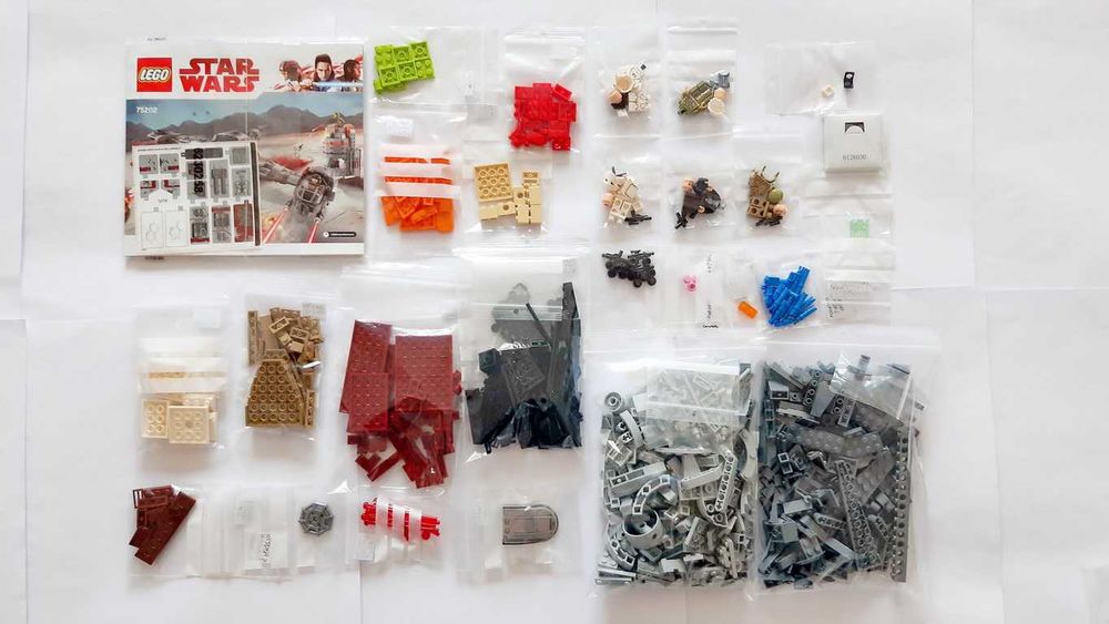 Lego Star Wars 75202 Defense of Crait em peças novas