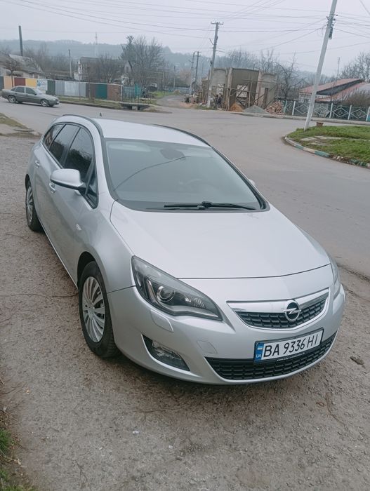 Опель Астра j.2011рік