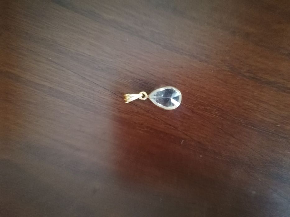 Pendente /lágrima com aro de ouro