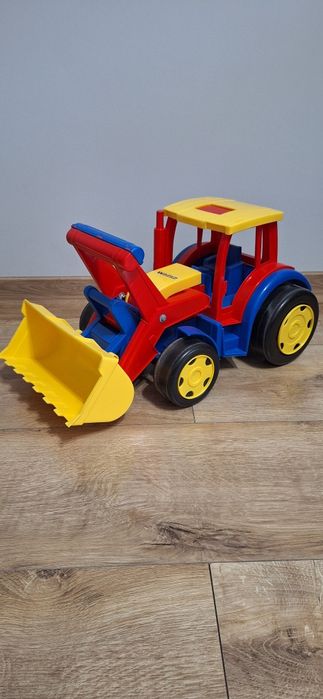 Gigant wader traktor z turem