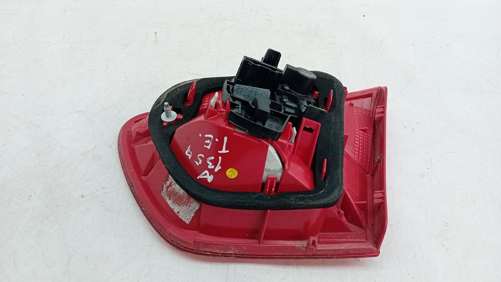 Farolim da mala esquerdo SEAT Ibiza IV ST (6J8, 6P8)