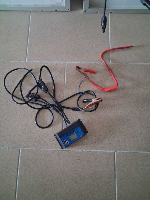 Kit Solar 200W 12V Completo c/ Controlador e Cabos (Ideal p/ Autocaravana/Arrecadação)